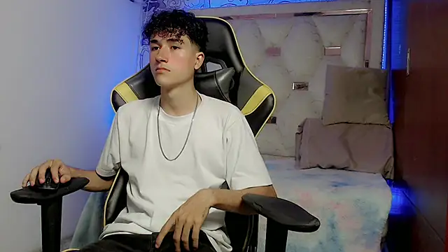 Snapshot of johnny_cagee chatting on November 9, 2025, 5:00 am johnny cagee online show from November 9, 2025, 5:00 am