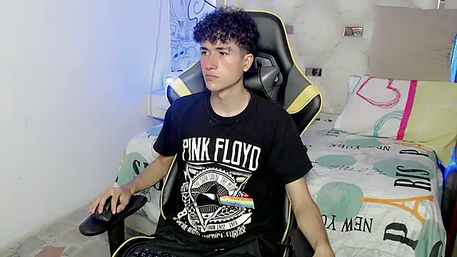 Snapshot of johnny_cagee chatting on November 19, 2025, 4:34 am johnny cagee online show from November 19, 2025, 4:34 am