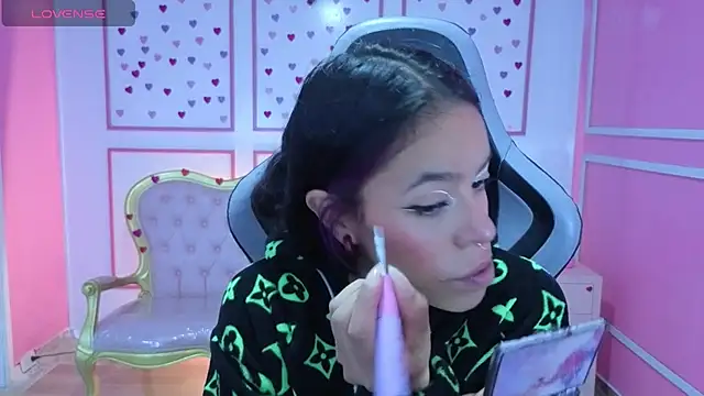 stephania t online show from November 6, 2025, 11:47 am