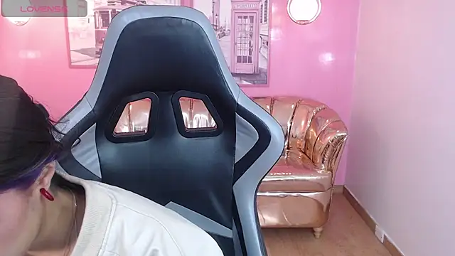 stephania t online show from December 4, 2025, 12:48 pm