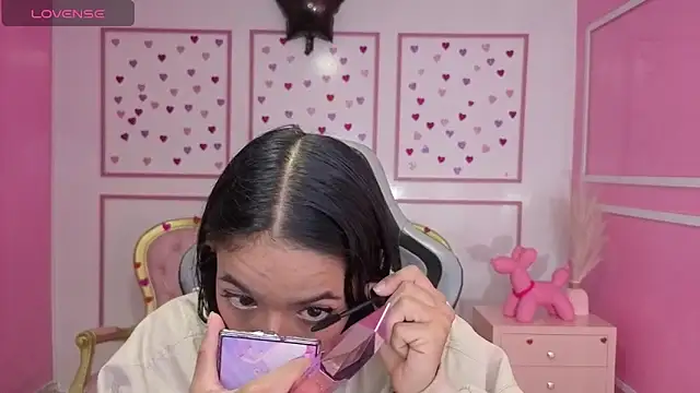 stephania t online show from November 24, 2025, 12:49 pm