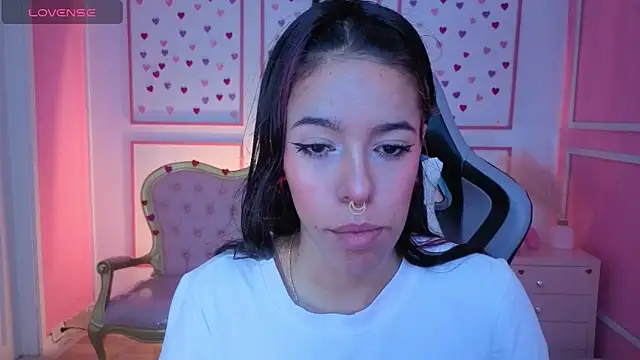 Snapshot of stephania_t chatting on January 8, 2026, 12:33 pm stephania t online show from January 8, 2026, 12:33 pm