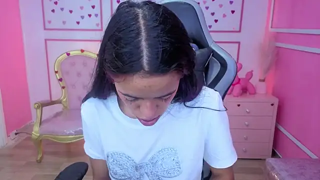 Snapshot of stephania_t chatting on December 16, 2025, 11:47 am stephania t online show from December 16, 2025, 11:47 am