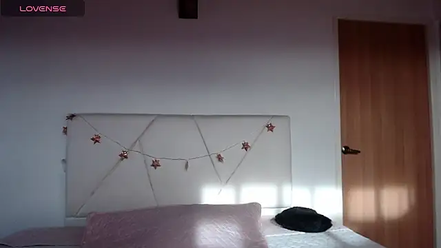 julz 03 online show from November 10, 2025, 12:10 pm