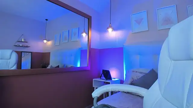  Sophie  miller online show from March 26, 2026, 8:29 pm