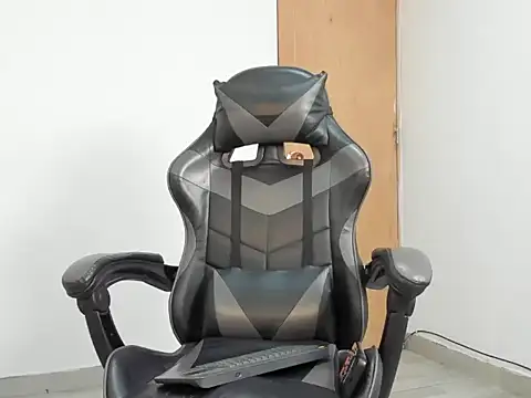 leo030809 online show from April 21, 2026, 9:10 pm