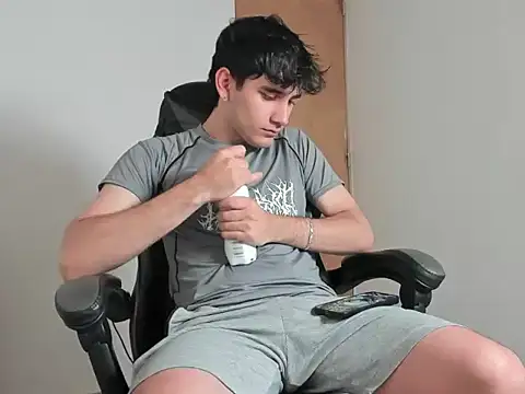 leo030809 online show from March 25, 2026, 11:47 pm