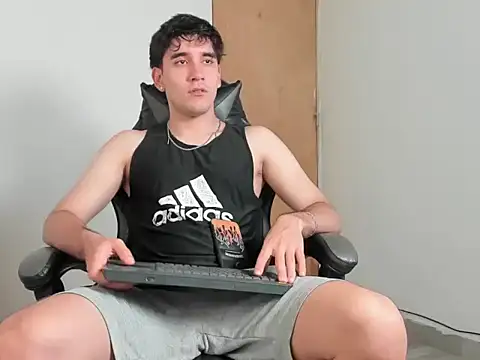 leo030809 online show from April 20, 2026, 5:03 pm