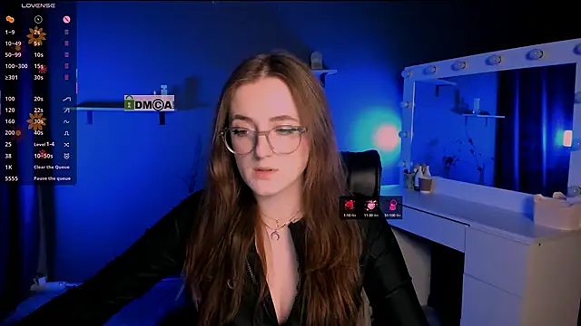 luna berryy online show from March 14, 2025, 9:32 pm