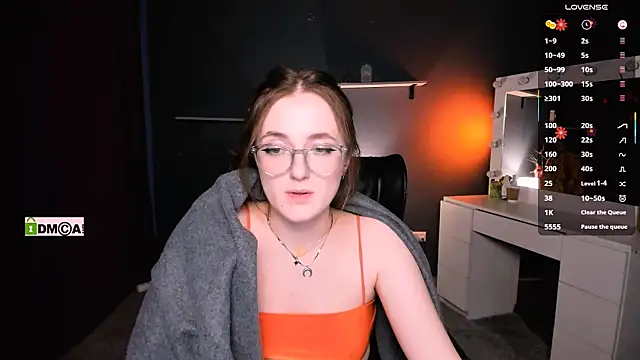 luna berryy online show from March 22, 2025, 2:48 am