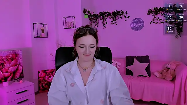 luna berryy online show from July 23, 2026, 2:09 am