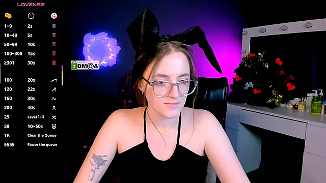 luna berryy online show from February 22, 2025, 2:39 am