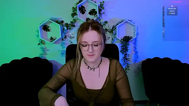 luna berryy online show from June 14, 2026, 6:53 pm
