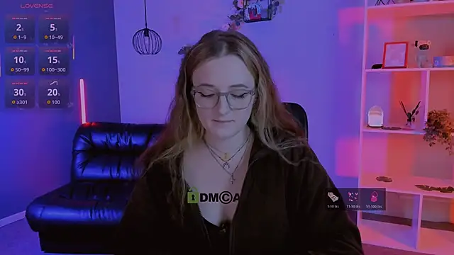 luna berryy online show from April 21, 2026, 7:20 pm