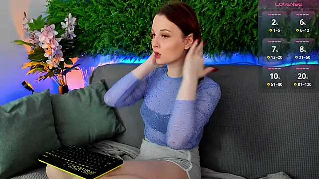 Snapshot of AprilAvery chatting on October 26, 2025, 4:29 pm AprilAvery online show from October 26, 2025, 4:29 pm