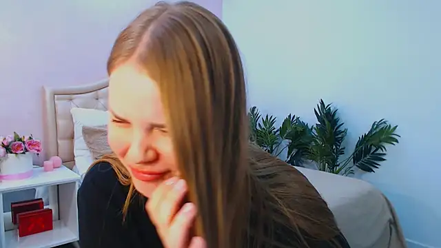 holy kitty online show from October 28, 2025, 1:32 pm