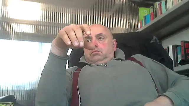 Snapshot of pantomax chatting on February 7, 2025, 12:39 pm pantomax online show from February 7, 2025, 12:39 pm