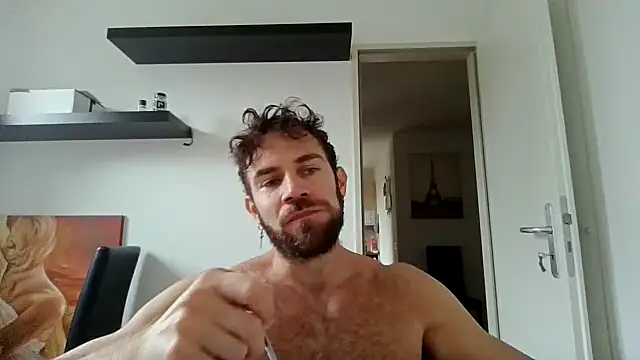 alpha-hunk online show from October 13, 2025, 10:39 am