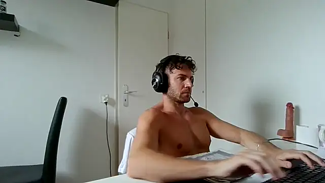 alpha-hunk online show from April 10, 2026, 12:12 pm