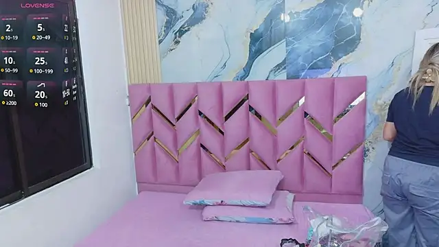 collegepawglovedaddy online show from April 15, 2026, 7:51 pm