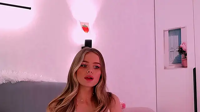 Snapshot of SIlviaBeyt chatting on March 7, 2025, 11:16 pm SIlviaBeyt online show from March 7, 2025, 11:16 pm