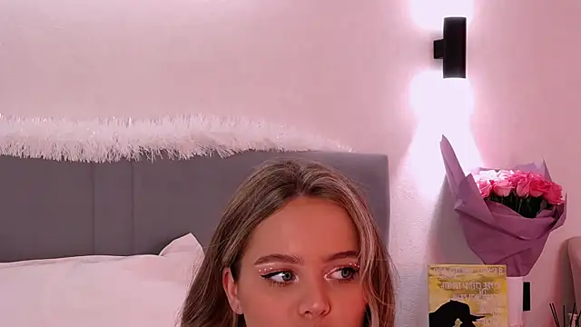 Snapshot of SIlviaBeyt chatting on March 8, 2025, 10:45 pm SIlviaBeyt online show from March 8, 2025, 10:45 pm