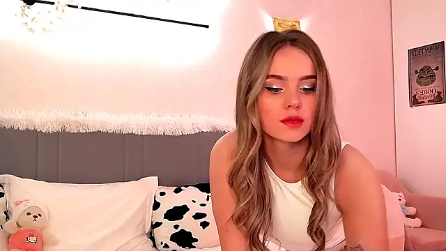 Snapshot of SIlviaBeyt chatting on October 24, 2025, 9:14 pm SIlviaBeyt online show from October 24, 2025, 9:14 pm