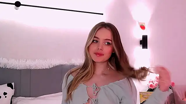 Snapshot of SIlviaBeyt chatting on February 23, 2025, 10:53 pm SIlviaBeyt online show from February 23, 2025, 10:53 pm