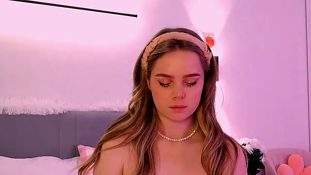 Snapshot of SIlviaBeyt chatting on March 14, 2025, 9:21 pm SIlviaBeyt online show from March 14, 2025, 9:21 pm