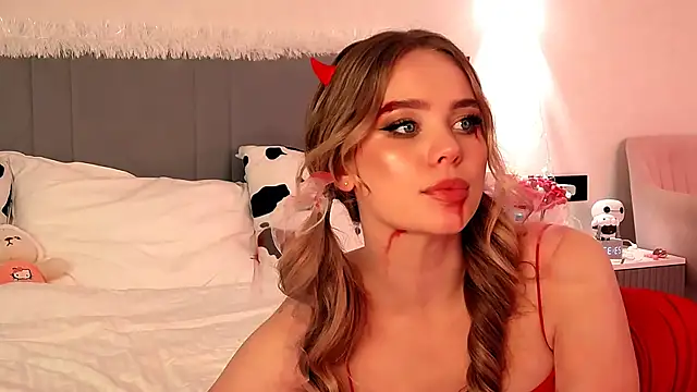 Snapshot of SIlviaBeyt chatting on October 31, 2025, 8:38 pm SIlviaBeyt online show from October 31, 2025, 8:38 pm