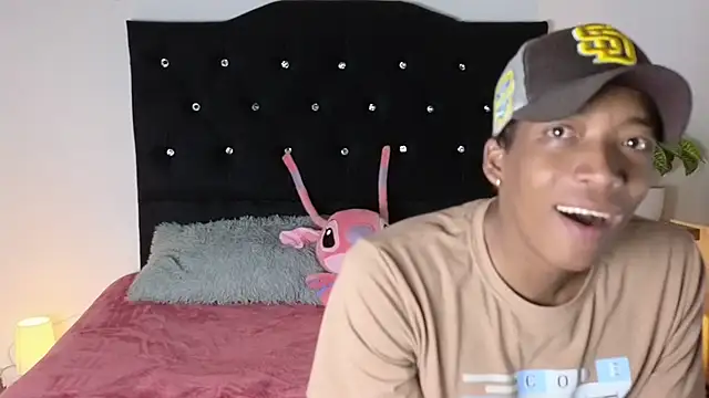 Snapshot of andrew_kamy chatting on March 20, 2025, 12:51 am andrew kamy online show from March 20, 2025, 12:51 am