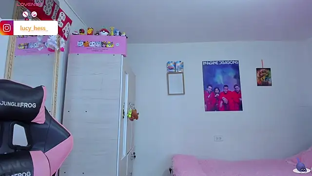 Lucyy-hess online show from April 16, 2026, 9:39 pm