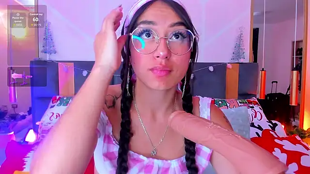 Snapshot of MadyJackson chatting on December 2, 2025, 11:45 am MadyJackson online show from December 2, 2025, 11:45 am