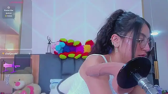 Snapshot of MadyJackson chatting on November 1, 2025, 11:48 am MadyJackson online show from November 1, 2025, 11:48 am