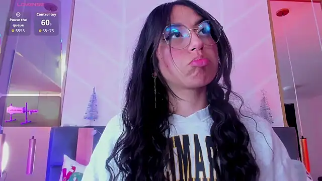 Snapshot of MadyJackson chatting on December 15, 2025, 11:49 am MadyJackson online show from December 15, 2025, 11:49 am