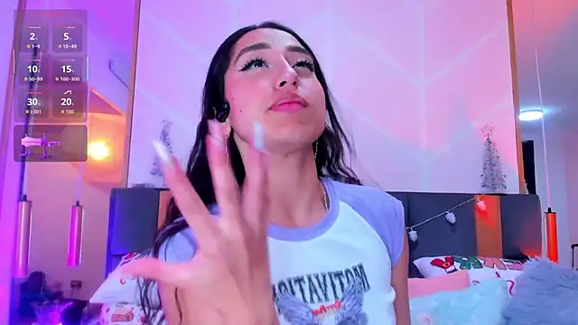 Snapshot of MadyJackson chatting on December 3, 2025, 11:42 am MadyJackson online show from December 3, 2025, 11:42 am