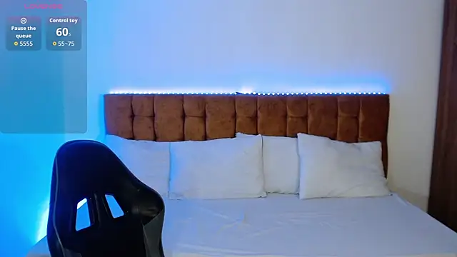 Snapshot of alexiaaross chatting on October 4, 2025, 10:22 pm alexiaaross online show from October 4, 2025, 10:22 pm