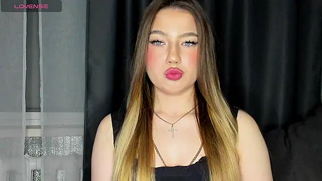 Snapshot of StefaTaylor chatting on December 15, 2025, 9:53 pm StefaTaylor online show from December 15, 2025, 9:53 pm