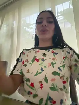 Snapshot of mallie_quinn chatting on February 28, 2025, 7:35 pm mallie quinn online show from February 28, 2025, 7:35 pm