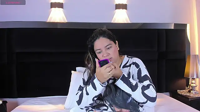 KendralHolson online show from April 18, 2026, 4:15 am