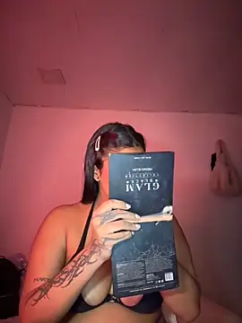 Snapshot of jennifer_oliveira chatting on December 2, 2025, 11:45 am jennifer oliveira online show from December 2, 2025, 11:45 am