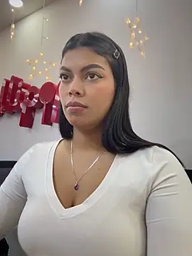 Snapshot of jennifer_oliveira chatting on December 4, 2025, 5:17 am jennifer oliveira online show from December 4, 2025, 5:17 am