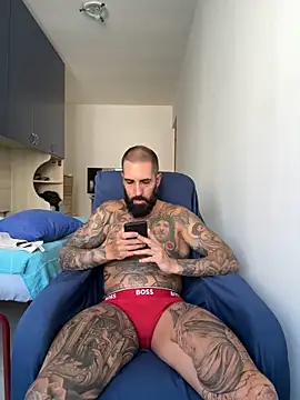 Snapshot of Gioeltoro89 chatting on June 20, 2026, 3:17 pm Gioeltoro89 online show from June 20, 2026, 3:17 pm