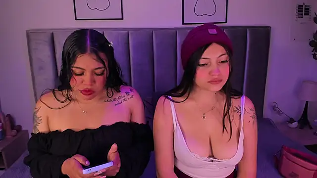 Snapshot of Emmy-Turnner chatting on November 12, 2025, 1:15 pm Emmy-Turnner online show from November 12, 2025, 1:15 pm