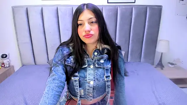 Snapshot of Emmy-Turnner chatting on December 16, 2025, 12:09 pm Emmy-Turnner online show from December 16, 2025, 12:09 pm