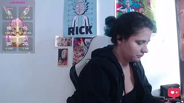 Snapshot of gigiqueen_18 chatting on April 28, 2026, 1:04 pm gigiqueen 18 online show from April 28, 2026, 1:04 pm