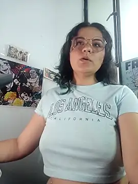 Snapshot of gigiqueen_18 chatting on May 11, 2026, 12:34 am gigiqueen 18 online show from May 11, 2026, 12:34 am