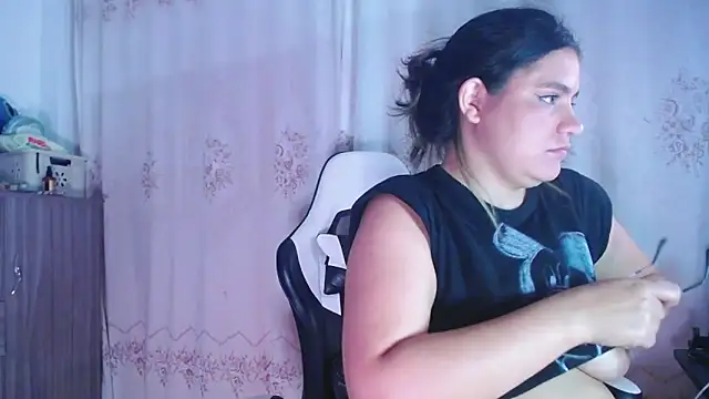 Snapshot of gigiqueen_18 chatting on March 20, 2025, 4:07 am gigiqueen 18 online show from March 20, 2025, 4:07 am