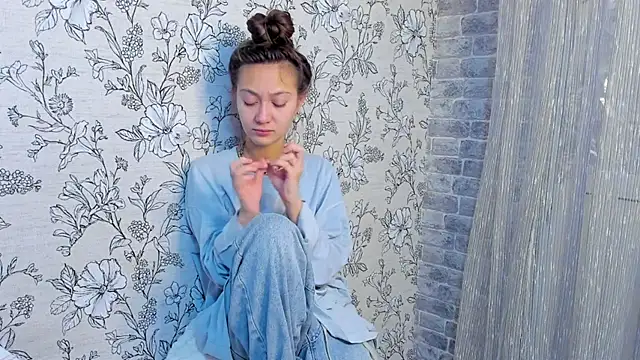 EllaSky xoxo online show from November 8, 2025, 4:38 am