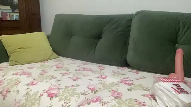 Snapshot of alarasissy chatting on October 25, 2025, 12:32 am alarasissy online show from October 25, 2025, 12:32 am